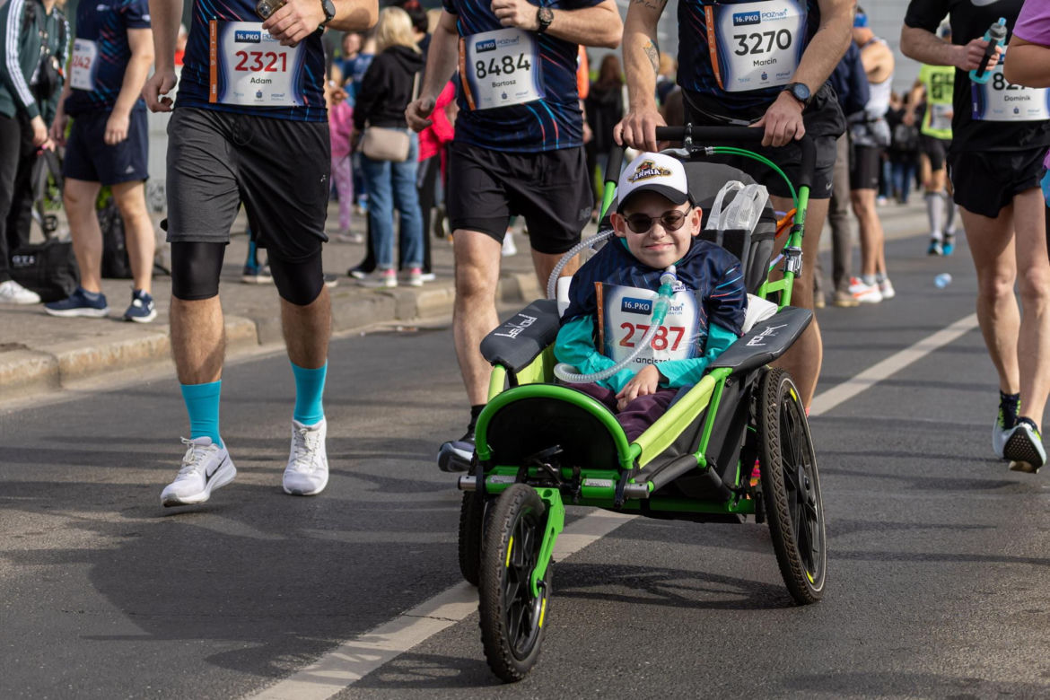 Nie chodzi i nie oddycha - a ukończył półmaraton. 