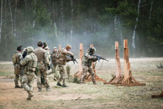 Ukraińscy żołnierze przechodzą intensywne szkolenia