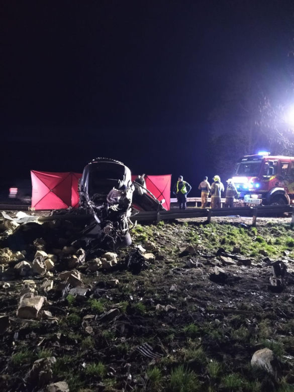 Tragiczny wypadek w powiecie rawickim. Auto uderzyło w murowany przystanek, 19-letni kierowca nie żyje
