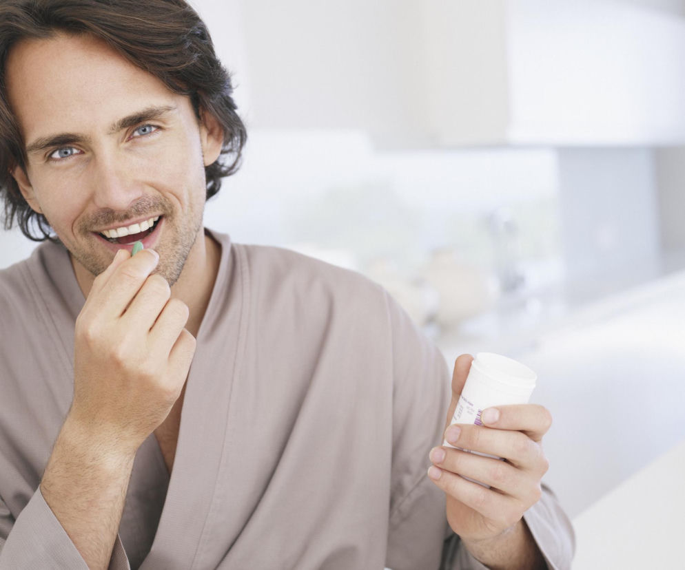 Te suplementy bierze pół Polski. Lekarze ostrzegają