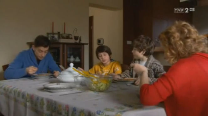 M jak miłość odcinek 1058 Marek (Kacper Kuszewski) Ewa (Dominika Kluźniak) Mateusz (Krystian Domagała) i Antek (Jakub Jankiewicz)