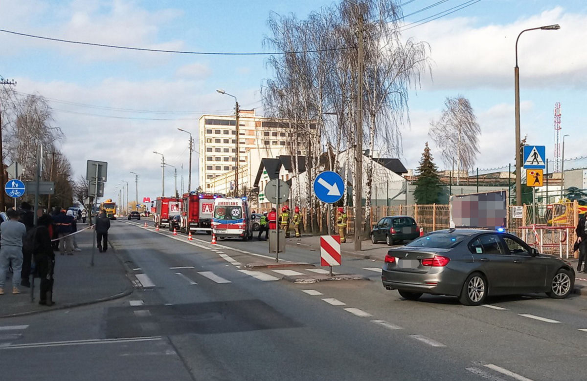 Śmiertelny wypadek na przejściu w Wieluniu! Porsche huknęło w kierującego hulajnogą [ZDJĘCIA]
