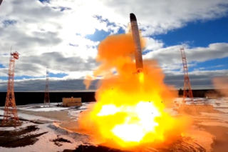 Rosyjska rakieta balistyczna Sarmat eksplodowała po starcie. Kolejny nieudany test „superbroni” Putina