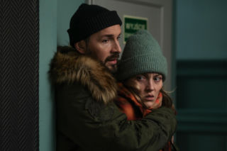 Barwy szczęścia, odcinek 3399. Renata (Anna Mrozowska), Kodur (Oskar Stoczyński)