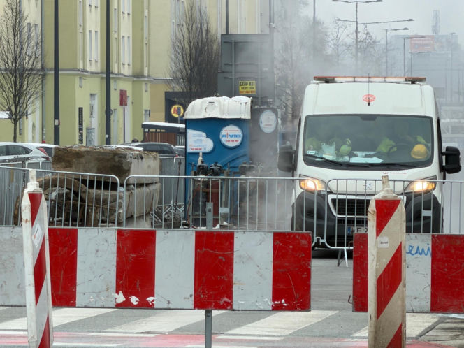 Pęknięta rura paraliżuje Wolę. Górczewska zamknięta na tydzień po awarii ciepłowniczej