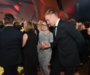 XIV Marszałkowski Bal Dobroczynny w CKK Jordanki. Zdjęcia ze środka. Efektowne kreacje VIP-ów