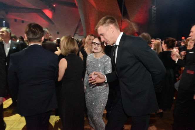 XIV Marszałkowski Bal Dobroczynny w CKK Jordanki. Zdjęcia ze środka. Efektowne kreacje VIP-ów