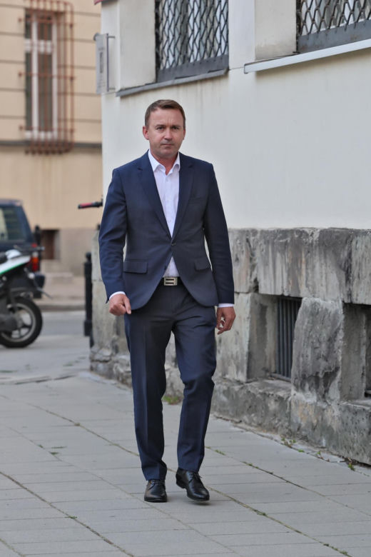 Zamiast na Nowogrodzkiej, Morawiecki i jego stronnicy spotkali się przy Konopnickiej. Były cukierki dla dziennikarzy