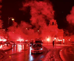 Racowisko kibiców Jagiellonii Białystok rozpoczęło się o symbolicznej godz. 19:20