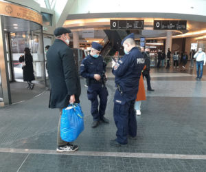 Policjanci szturmują galerie handlowe