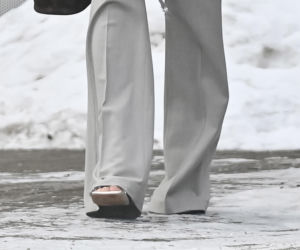 Justyna Steczkowska boso na śniegu