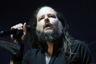 Jonathan Davis był wielką gwiazdą rocka z piękną dziewczyną. A oni i tak widzieli w nim tylko pedała