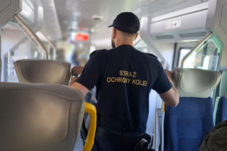 Dramat 20-latki w pociągu. Mężczyzna zabrał jej telefon za 6 tys. złotych i zrobił coś szokującego