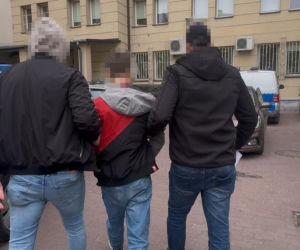 Kibole pobili 15-latka i namalowali mu „L” sprayem na kurtce. Szokujące szczegóły!