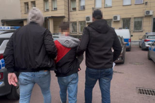 15-latek brutalnie pobity przez pseudokibiców. Na jego ciele namalowali jeden symbol