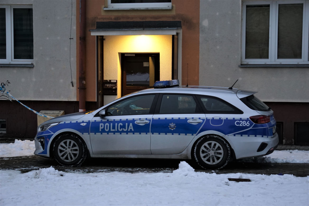 Tragiczna awantura domowa w Bydgoszczy. Dwóch mężczyzn nie żyje, dwie kobiety ciężko ranne [ZDJĘCIA]