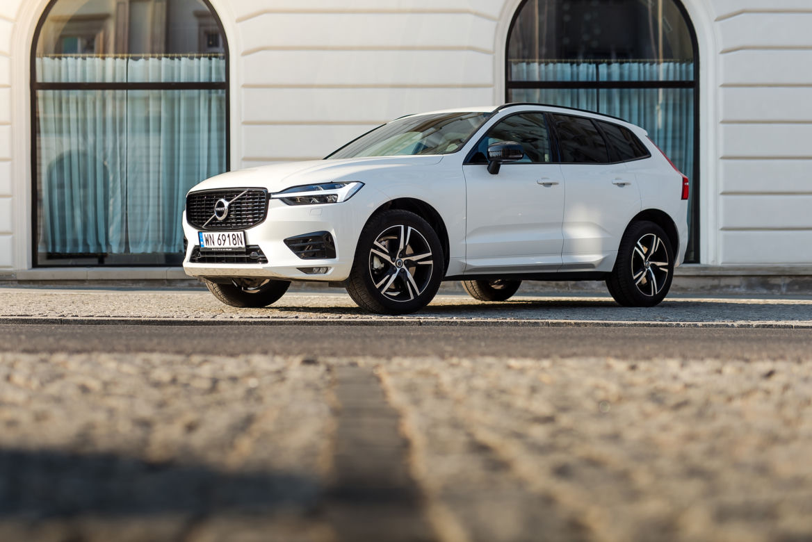 Volvo XC60 B4 Mild Hybrid FWD AT8 Momentum