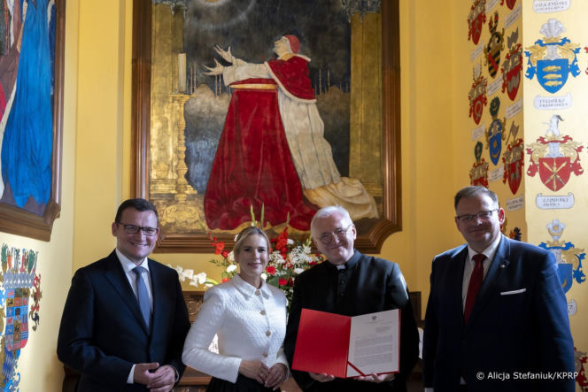 Marta Nawrocka ruszyła w samodzielną podróż do Austrii. Co tam robiła?