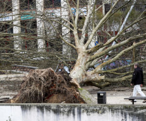 Dramatyczna sytuacja w Portugalii. Ogłoszono stan klęski żywiołowej po przejściu orkanu