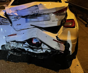 Dostawczak wbił się w piękne maserati