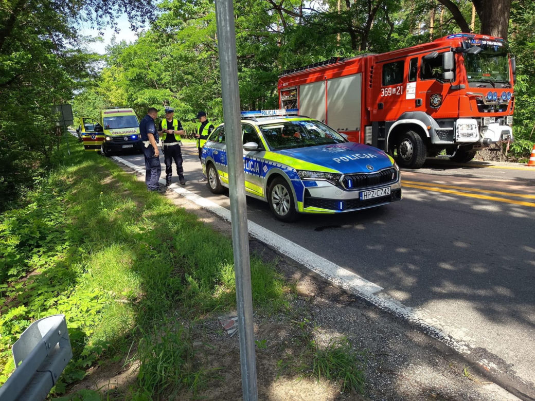 Wypadek radiowozu i ciężarówki