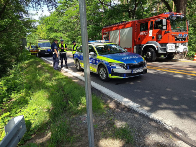 Wypadek radiowozu i ciężarówki