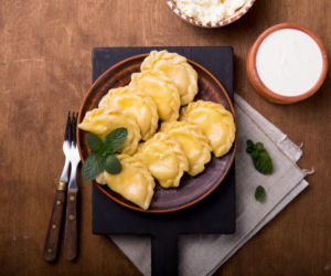 Pierogi z suszonymi śliwkami