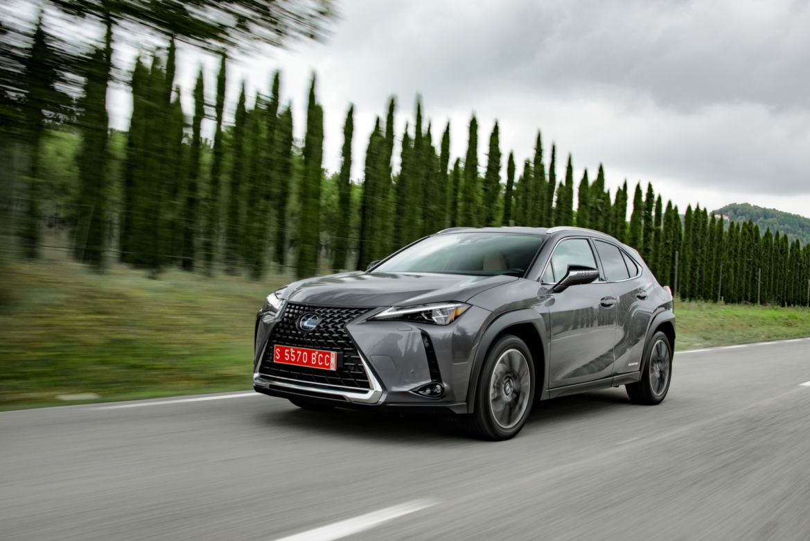 Lexus UX 250h E-Four Omotenashi