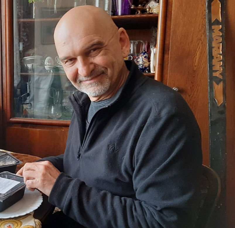 Czajka postawił nowy grób mamie