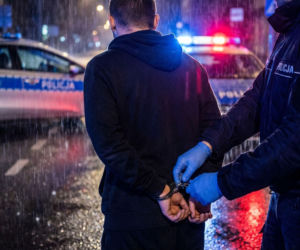 Zatrzymanie po pościgu w Tarczynie. 24-latek był poszukiwany za usiłowanie zabójstwa