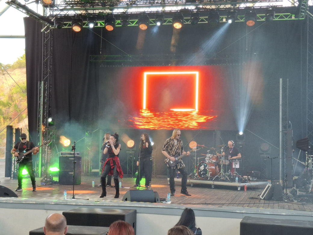 PGS Rock Festival na Kadzielni. Tłumy fanów śpiewały z LemON-em i Ewą Farną