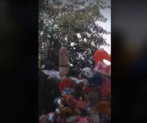 Balonowy penis na odpuście parafialnym