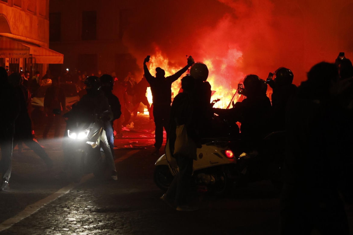 Francja płonie, Macronowie się bawią! Te zdjęcia oburzyły Francuzów