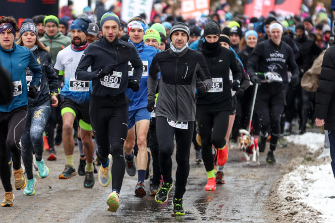 Wystrzał startera zamiast szampana. Tłumy powitały Nowy Rok na XX Śląskim Maratonie Noworocznym Cyborg