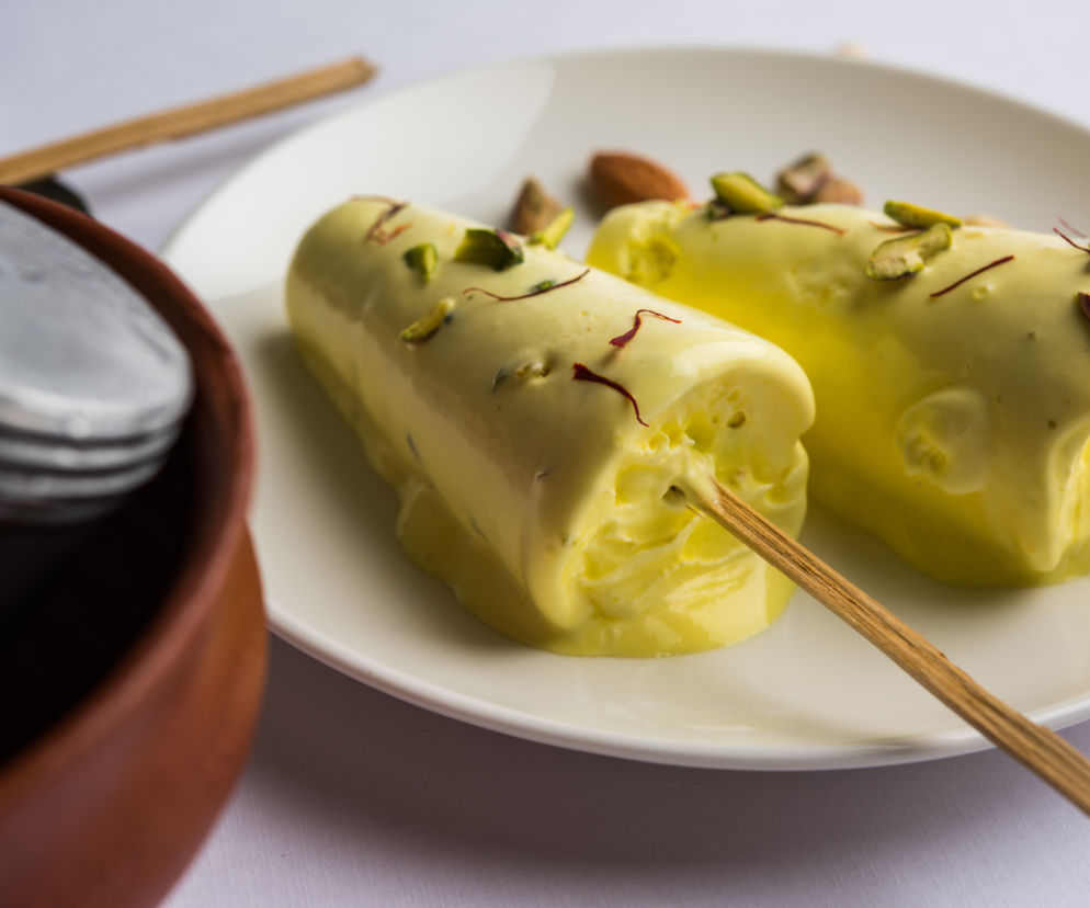 Indyjskie lody kulfi: przepis na orientalny przysmak