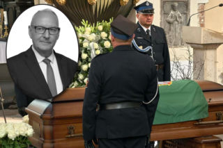 Pogrzeb burmistrza Koźmina Wielkopolskiego. Współpracownik wzruszył wszystkich: „Szefie, nie tak miała się skończyć nasza przygoda”