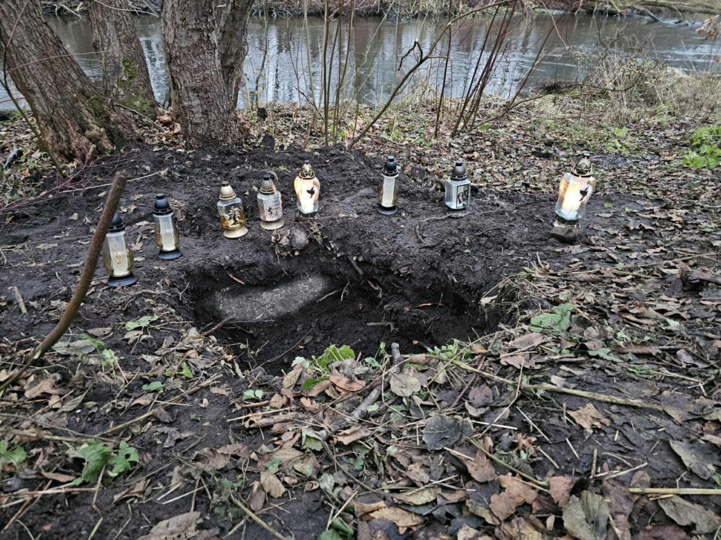 Poćwiartował ciało współlokatora i zakopał w parku! Po wszystkim napisał do matki Mateusza