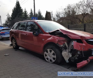 Potrącił pieszych na chodniku i staranował ogrodzenie. Pijany kierowca szalał 