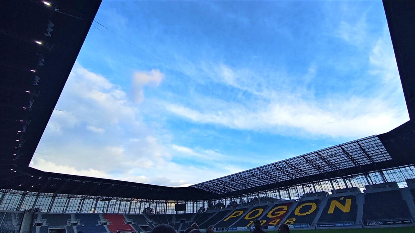 Spacery po nowym szczecińskim stadionie przyciągnęły wielu chętnych