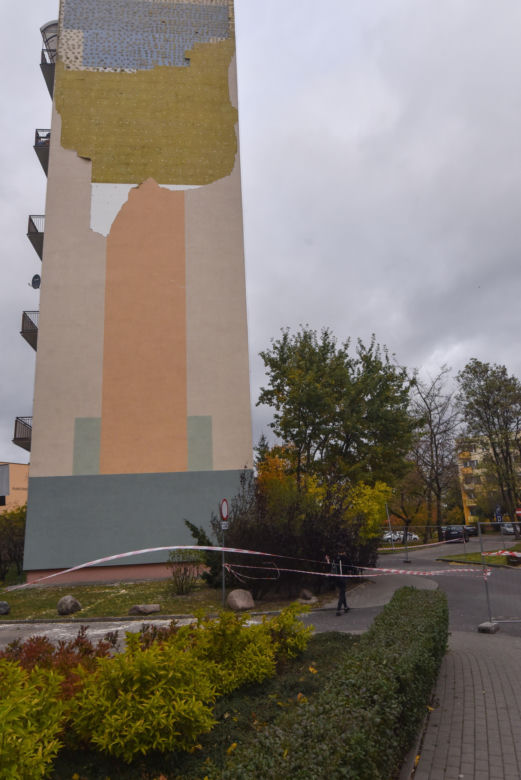 Wichura zniszczyła 11-piętrowy blok. Na szczęście nikt nie ucierpiał