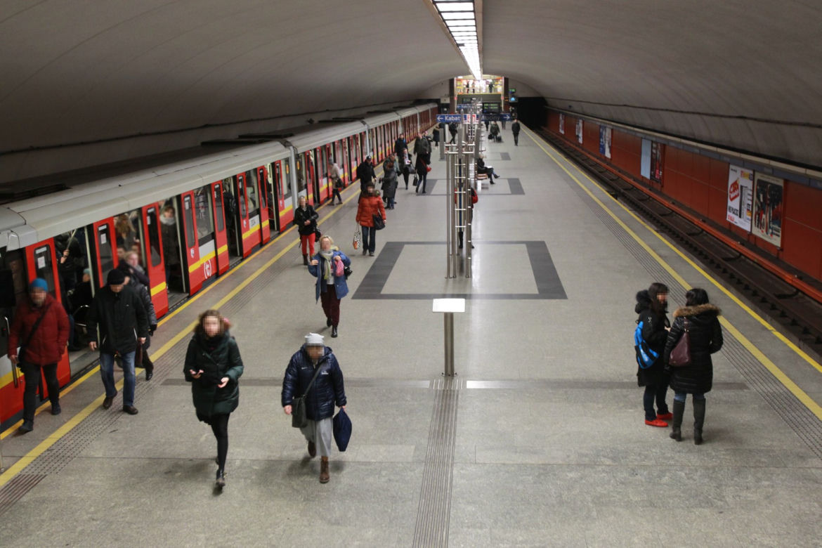 W metrze schronisz się podczas ataku