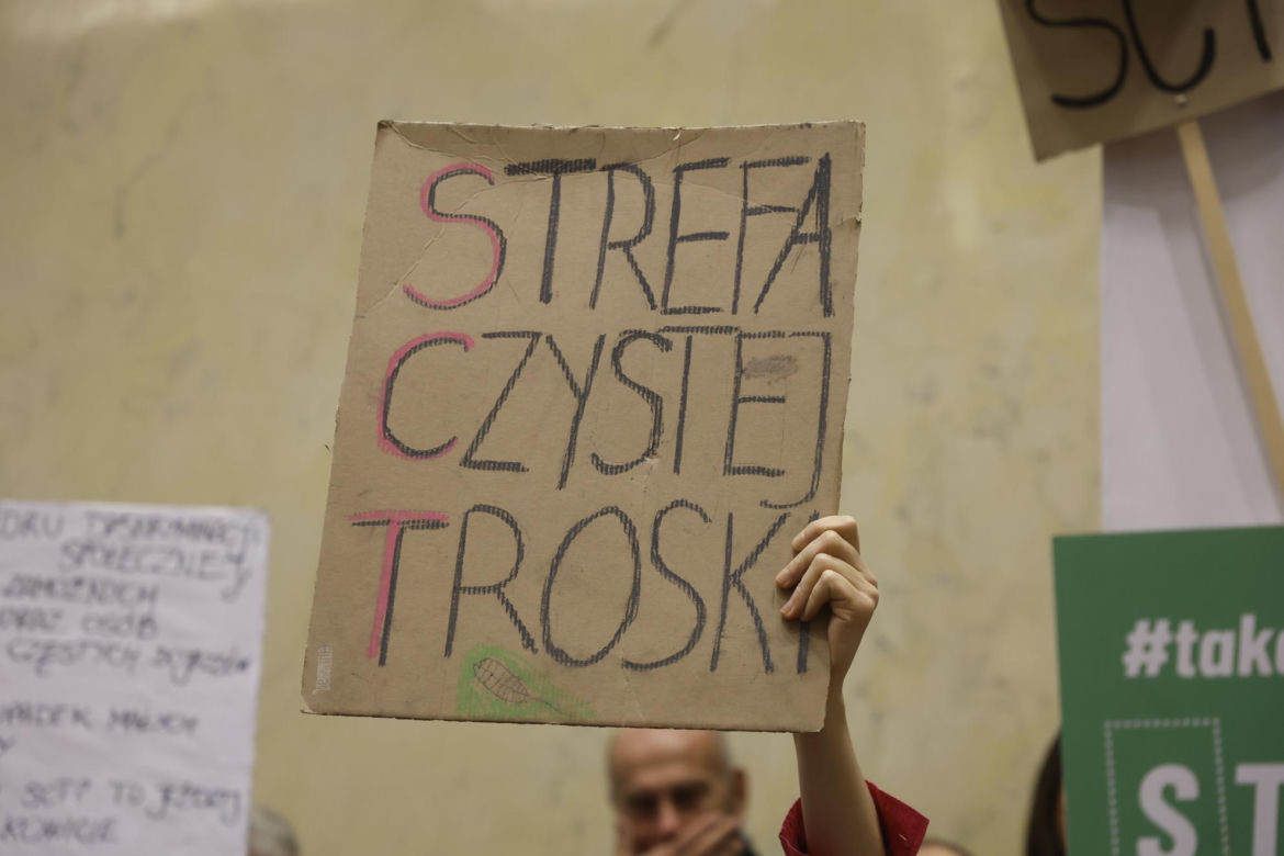 Awantura na sesji rady Warszawy o Strefę Czystego Transportu 