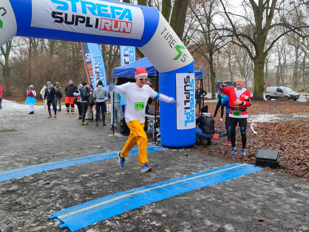 Przedświąteczne zawody sportowe. Łodzianie biegają i pomagają