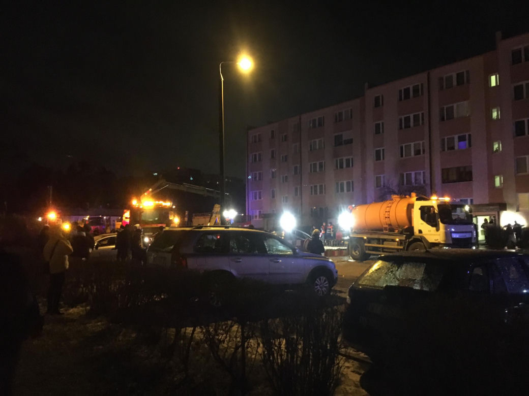 Ulica zapadła się pod samochodami