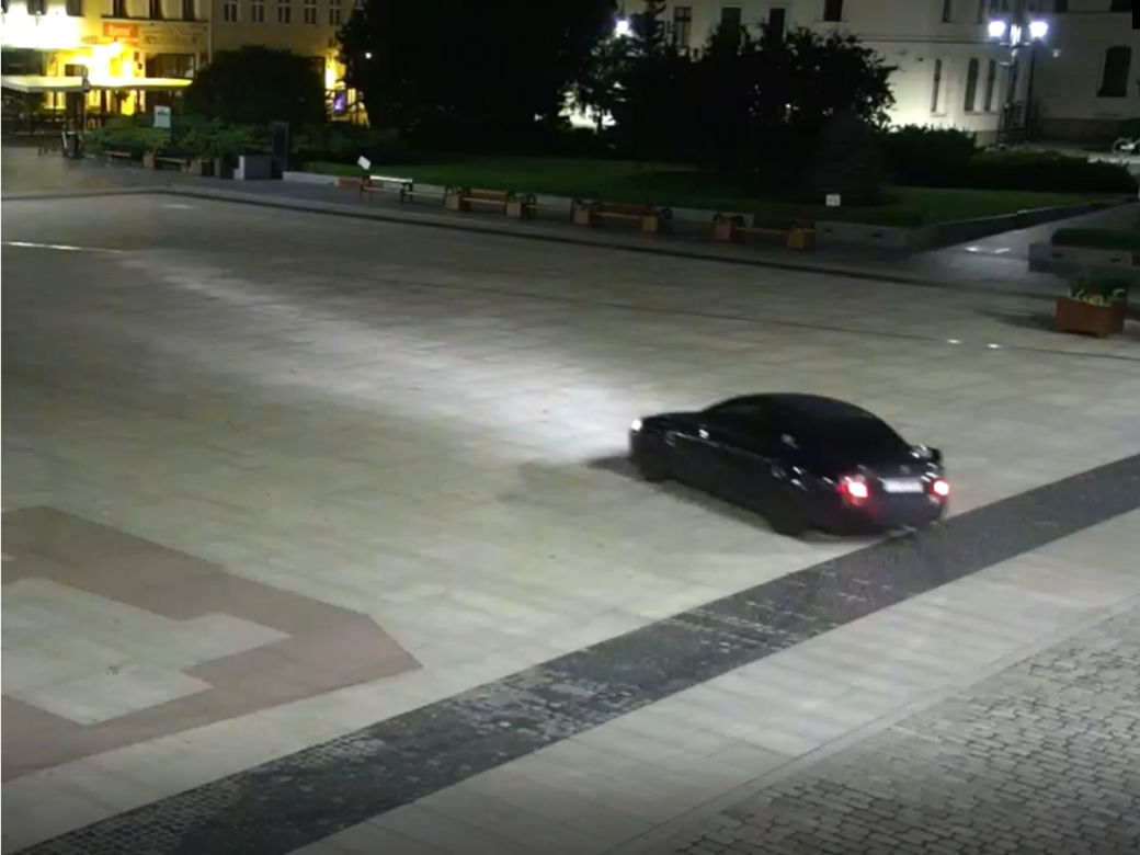 Nocny drift na Starym Rynku w Bydgoszczy. Kierowca zapłacił gigantyczny mandat