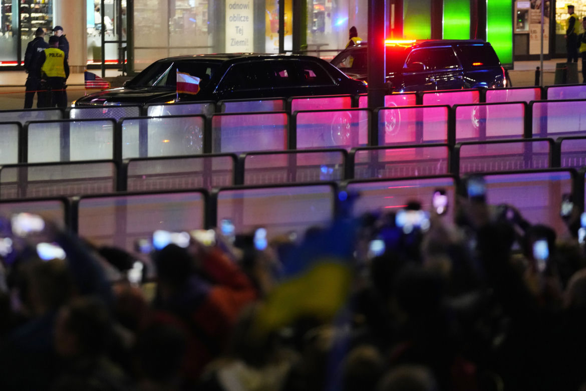 Dziki tłum przywitał Joe Bidena pod Marriottem 