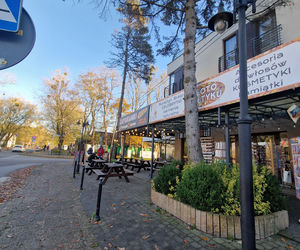 Nowy trend nad morzem! Lody i pamiątki w połowie listopada? Ta nadmorska miejscowość jest czynna cały rok