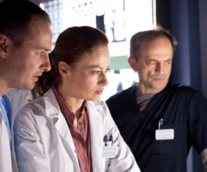 LEKARZE, odc. 5. Maks Keller (Paweł Małaszyński), Alicja Szymańska (Magdalena Różczka), Leon Jasiński (Jacek Koman)