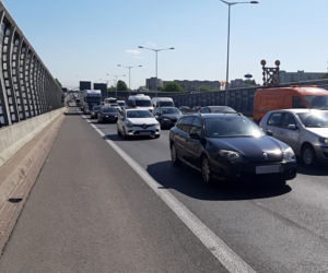 Gigantyczny korek na S8. Kierowcy mogli skorzystać tylko z jednego pasa. Doszło do kolizji