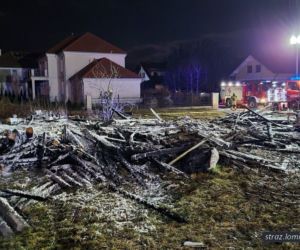  Pożar pustostanu. Łomianki, ul. Rolnicza